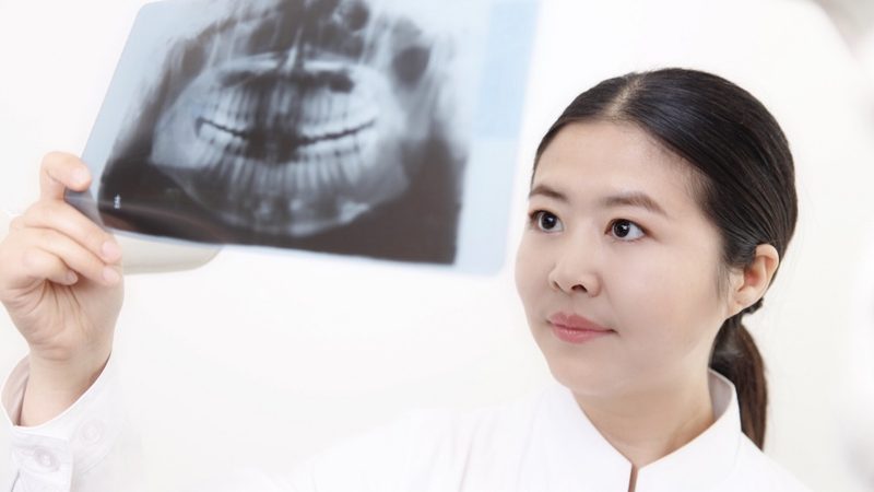 成都拔牙医院价格差异背后的考量因素